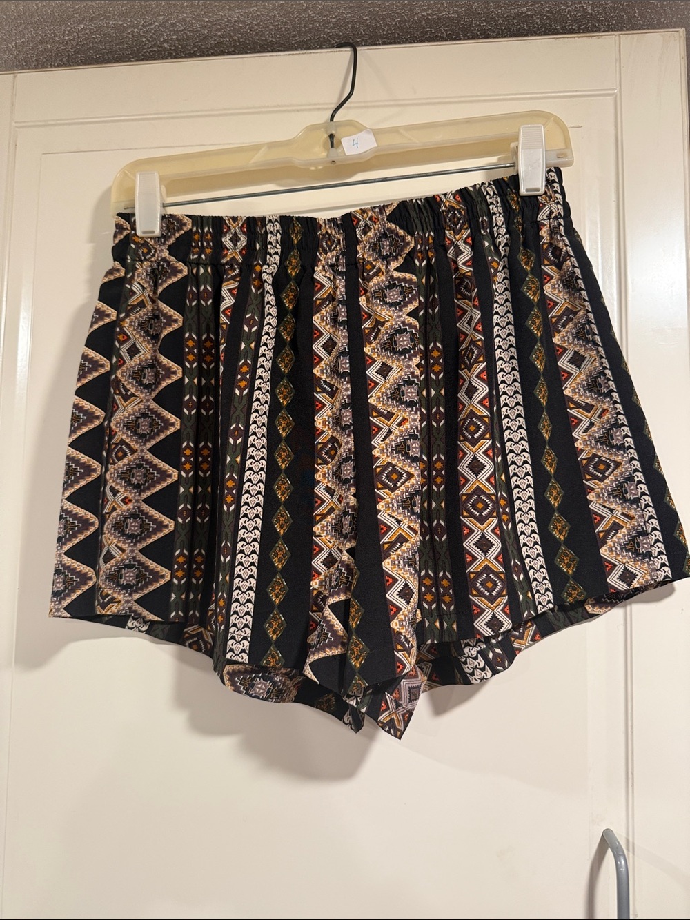 Shein Patterned Elastic-Waist Women’s Shorts in Black and Brown size medium 7:23